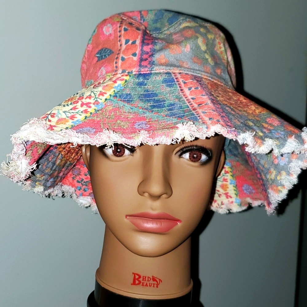 Bucket hat